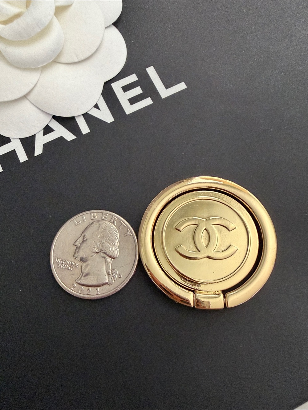 CHANEL Beauté Gold Logo Phone Ring GWP New - Picture 6 of 6